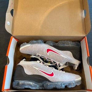 Nike Air Vapormaxx 2021 FX Men Size 11 Light Bone/University Red